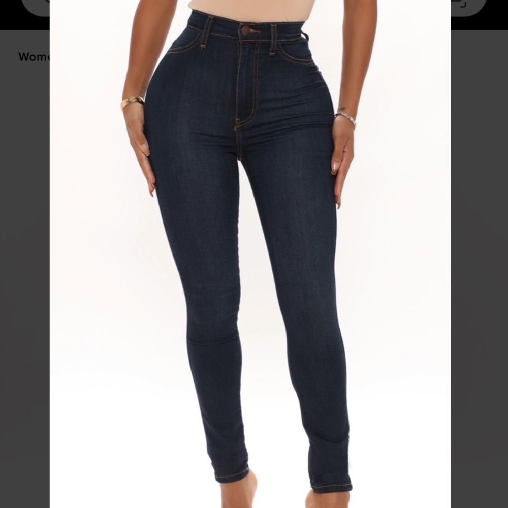 Classic high waist skinny jeans. Dark denim.